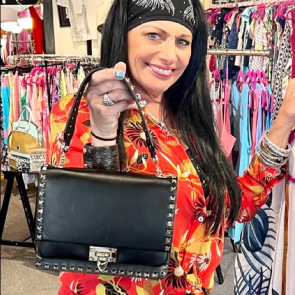 VALENTINO GARAVANI NWT BLACK LEATHER ROCK STAR GOLD STUDDED SHOULDER BAG - Picture 14 of 14